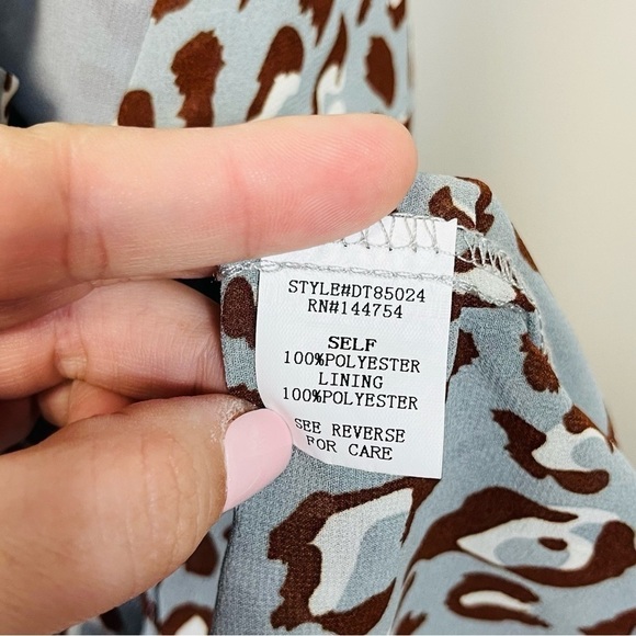 DAVI & DANI Slate Brown Leopard Print V-Neck Sleeveless Ruffled Blouse - MEDIUM - Picture 9 of 9